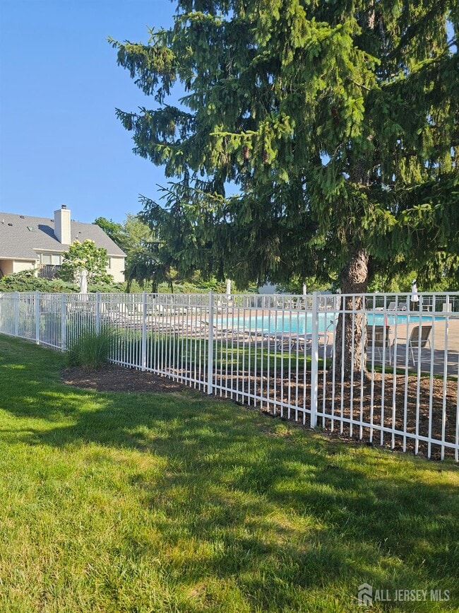 Building Photo - 2307 Aspen Dr