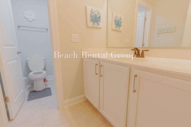Building Photo - 2402 Via Palma Dr