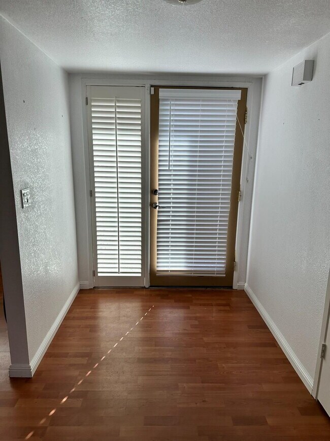 Building Photo - Fabulous condominium home on 6th Fairway of El Macero Country Club.