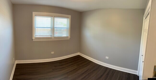 Building Photo - 3760 W 120th St