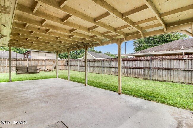 Building Photo - 303 Gerald Dr
