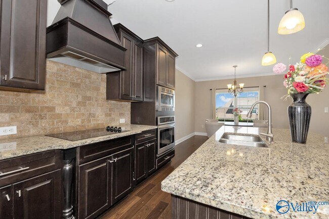 Building Photo - 216 SW Winterbranch Rd