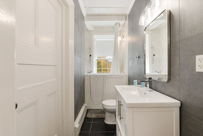 Building Photo - 64 Montebello Rd