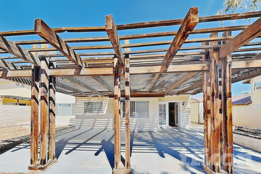Building Photo - 3143 Regal Oak Dr