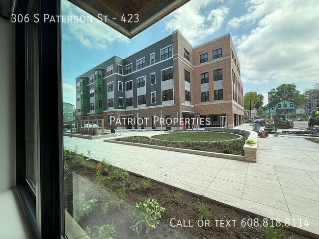 Building Photo - 306 S Paterson St