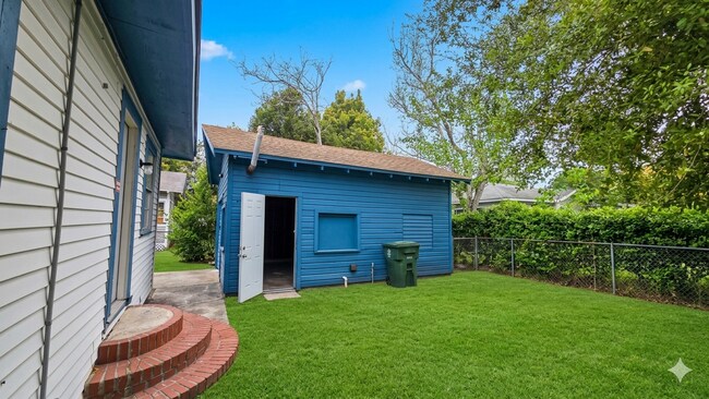 Building Photo - Affordable 3 Bed in Jacksonville. Bonus Room. Fenced in yard. Garage + Modern Bathroom