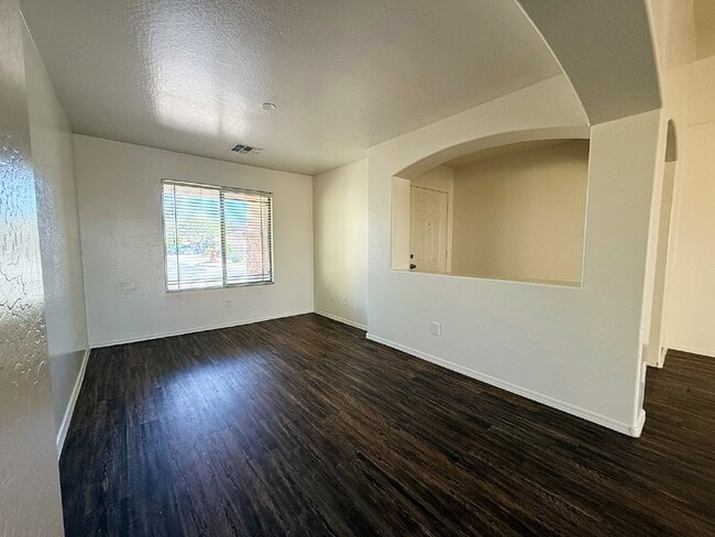 Building Photo - Freshly Painted 1-Story Home with Spacious...