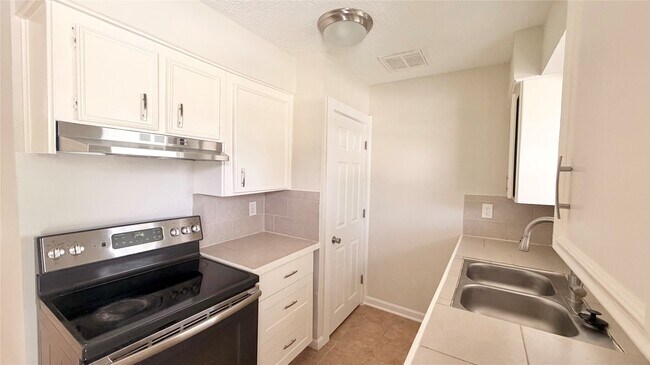 Building Photo - 12010 Flushing Meadows Dr