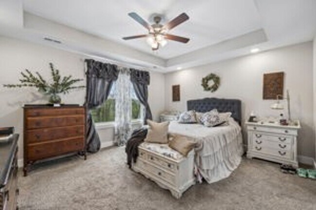 Building Photo - 3 Bedroom 2 1/2 Bathroom Home