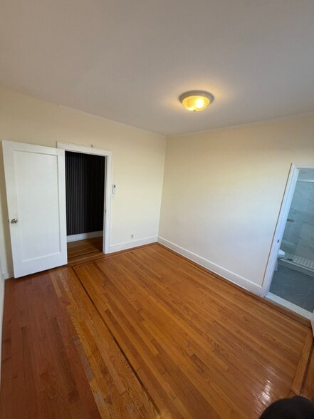 Building Photo - 3006 E 85th St