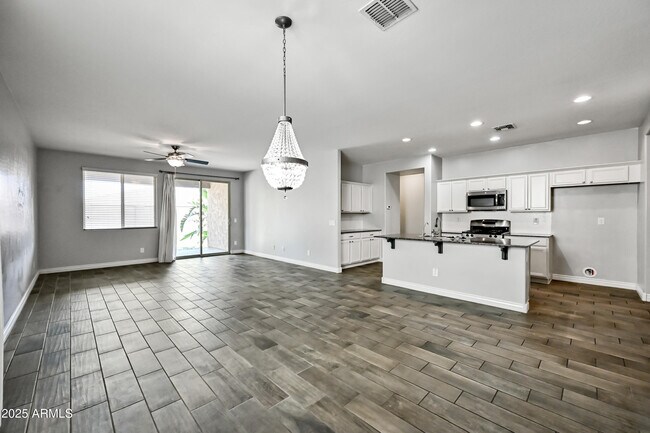 Building Photo - 2414 E Hazeltine Way