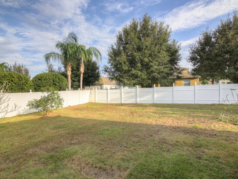 Building Photo - 553 Jasmine Bloom Dr