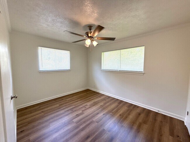Building Photo - 1035 Kirkland Dr