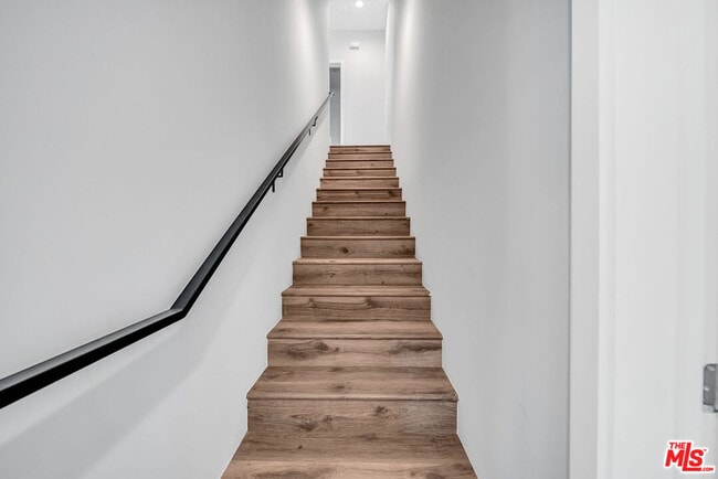 Building Photo - 1218 1/2 Magnolia Ave