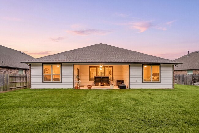 Building Photo - 31214 Raleigh Creek Dr