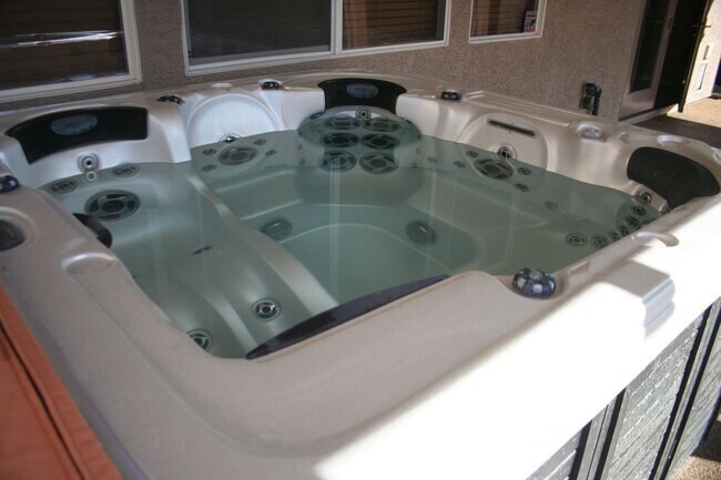 Building Photo - 7115 Quarterhorse Ln