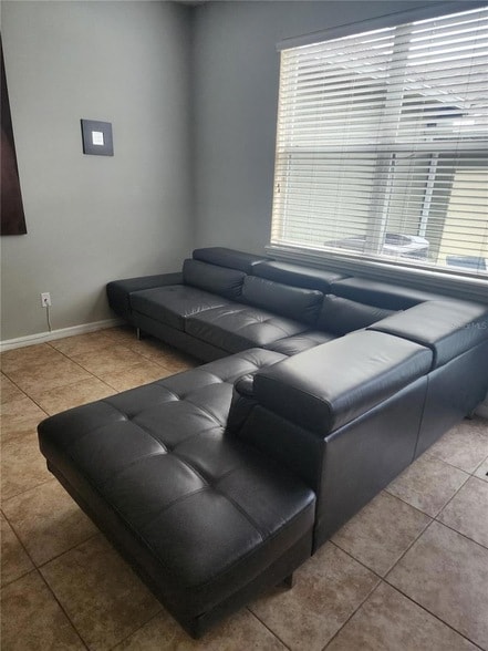 Building Photo - 13209 Silver Strand Falls Dr