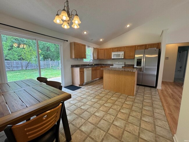 Building Photo - 7792 Sandalwood Dr