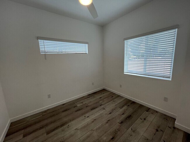 Building Photo - 4BD/2BA, Quick Walk to Campus!