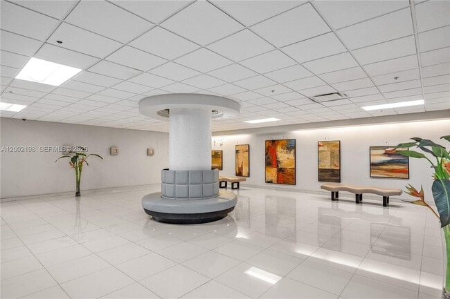 Building Photo - 1623 Collins Ave