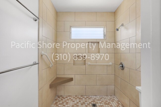 Building Photo - Charming Upper-Level One Bedroom with Priv...
