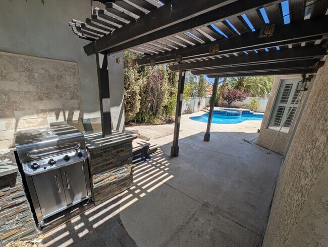 Building Photo - 8432 Airmont Ct