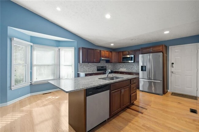 Building Photo - 675 Clearwater Pl