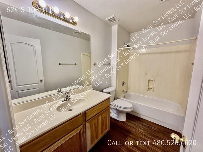 Building Photo - 624 S 108th Pl