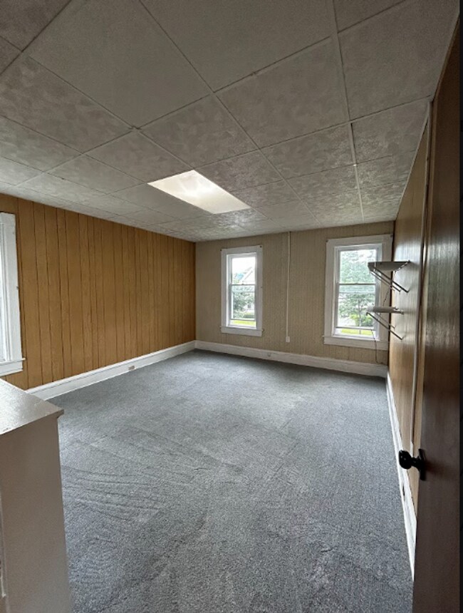 Building Photo - 1638 Sanderson Ave
