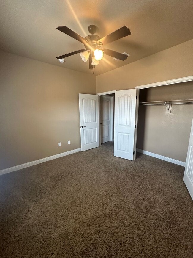 Building Photo - Stunning 4 Bed 2 Bath Home! Parkview Schoo...