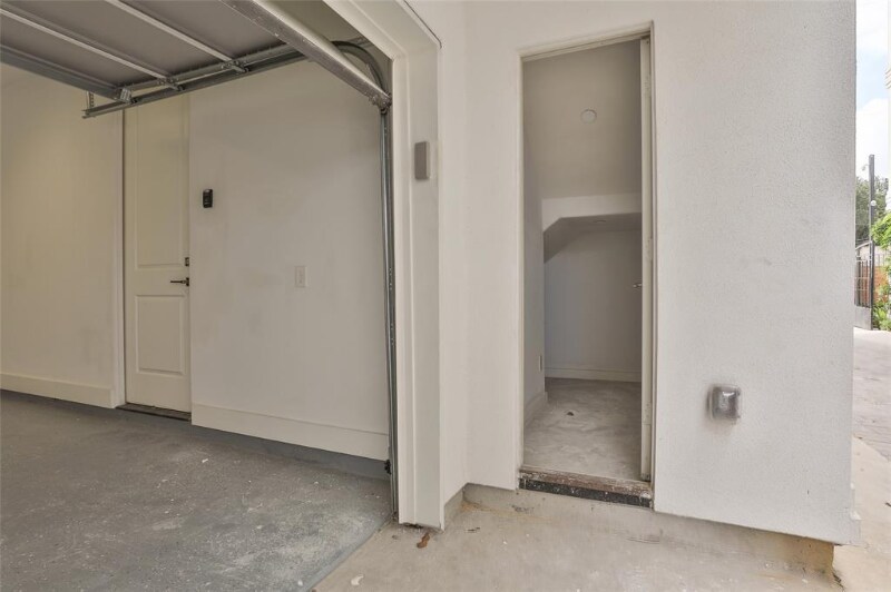 Building Photo - 4527 Graustark St