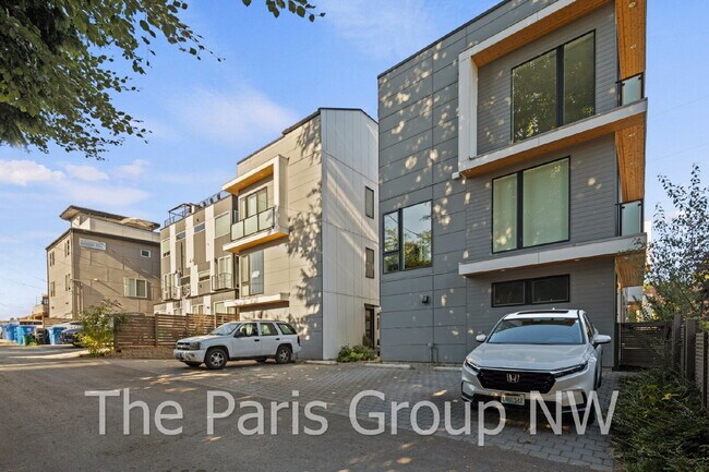 Building Photo - Mod Light-Filled 2023 West Seattle TH * Rooftop Deck, A/C & 3 Bedrooms