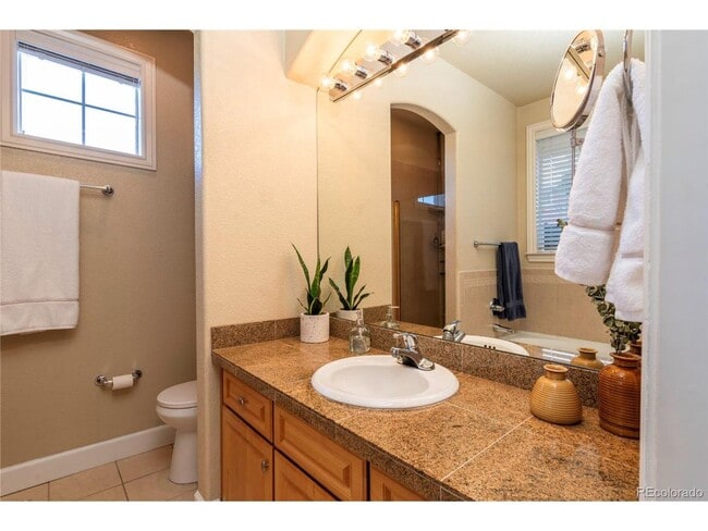 Building Photo - Beautiful 2 bedroom Condo in Uptown Area