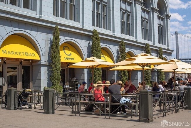 Building Photo - 425 1st St