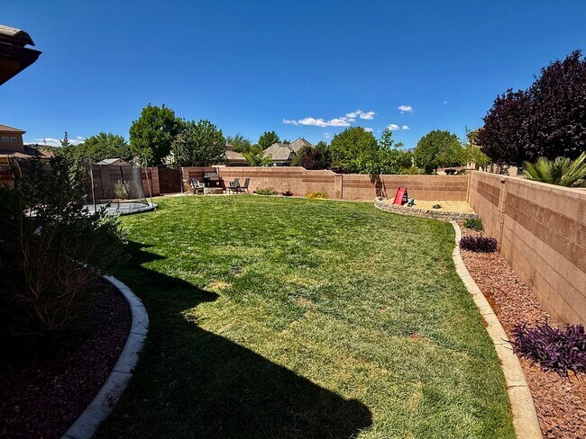 Building Photo - Six-Bedroom Home Includes Casita and RV Parking