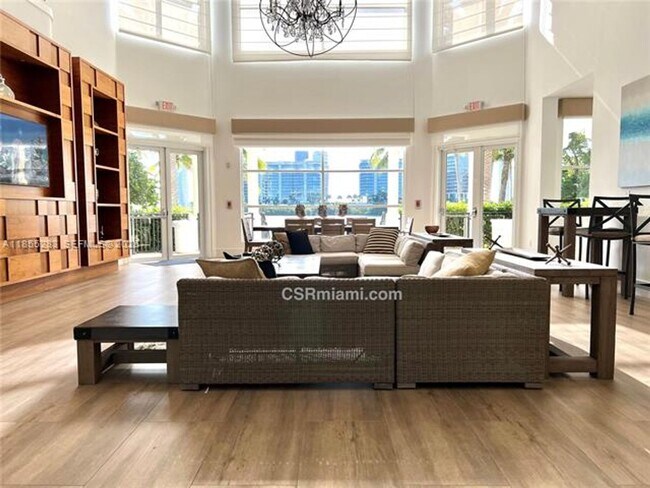 Building Photo - 3255 NE 184th St