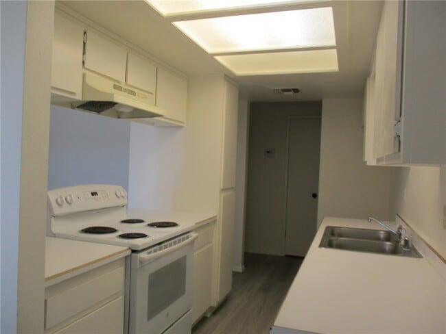Building Photo - 5080 La Calzada