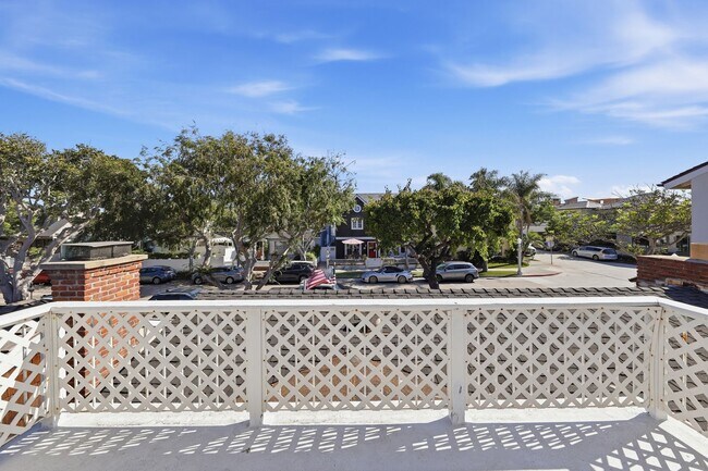 Building Photo - Furnished Balboa Peninsula Point Cottage Home | Available November 1st – April 30th
