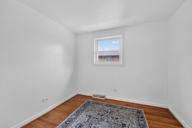 Building Photo - 210 Linn Ct