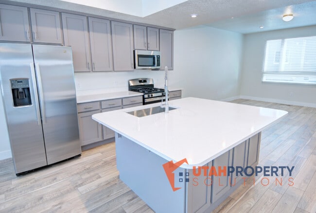 Building Photo - 408 S 980 W