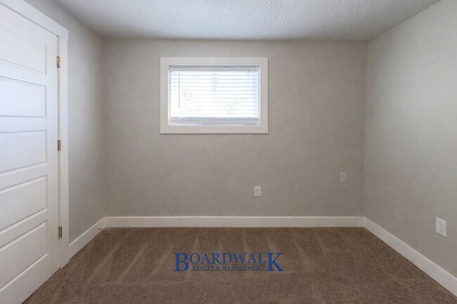 Building Photo - 555 S 900 E