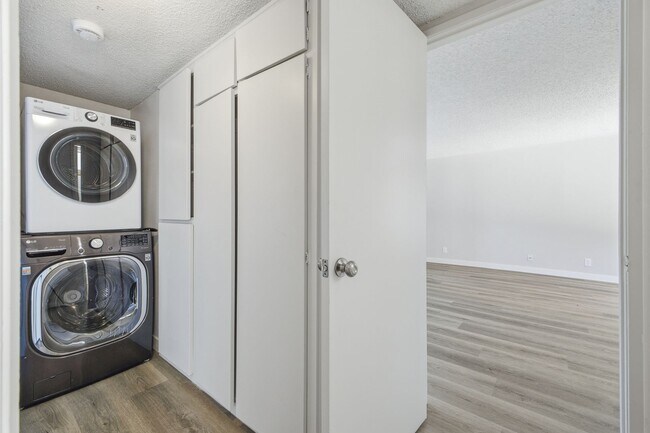 Building Photo - Move-In Special! Sign a lease by the 15th and receive ½ OFF your first month's rent!