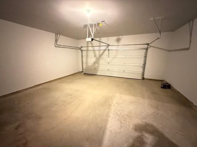 Building Photo - 305 Blackthorne Dr