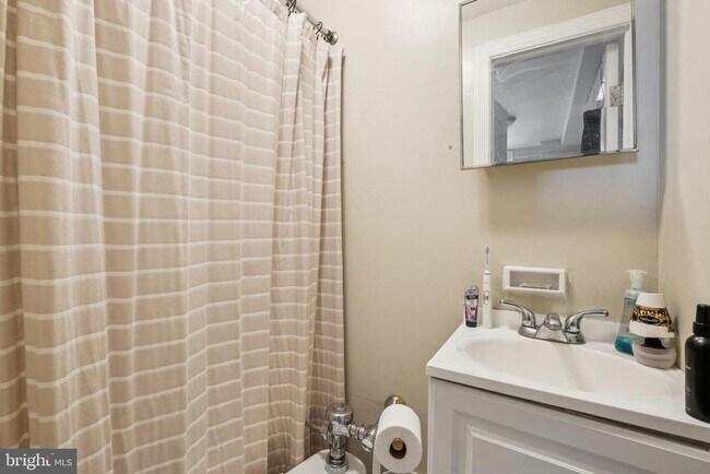 Building Photo - 2031 Locust St