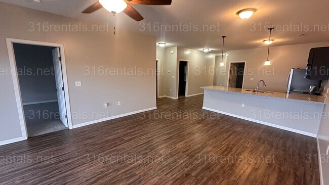 Building Photo - 449 S Longbranch Dr