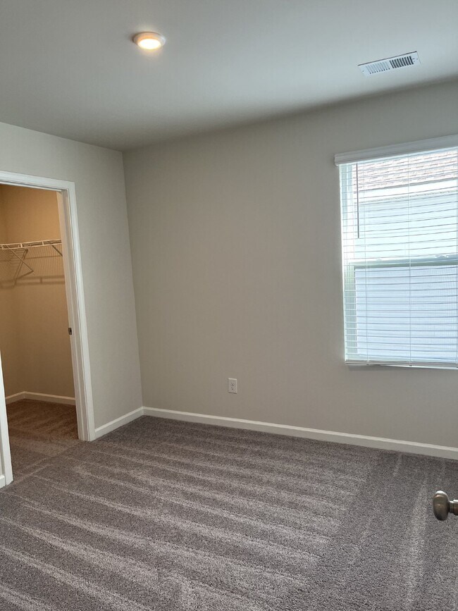 Building Photo - 301 Ellis Ln