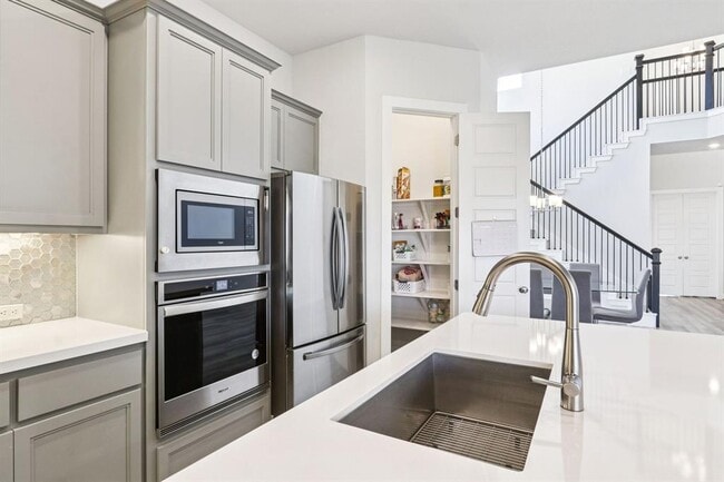 Building Photo - 4608 Pleasant Pl