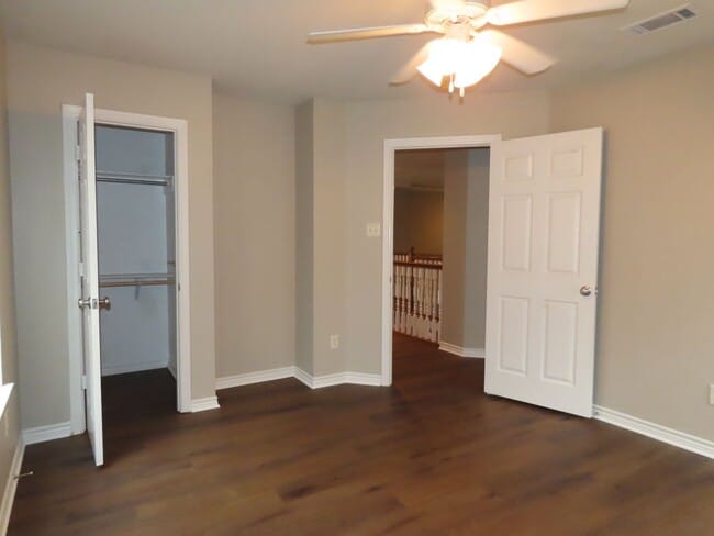 Building Photo - Stunning 3 Bedroom, 2 Story w/Bonus Room in South Tyler!