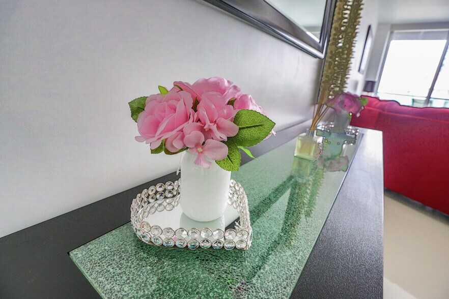 Beautiful modern condo - 4001 S Ocean Dr