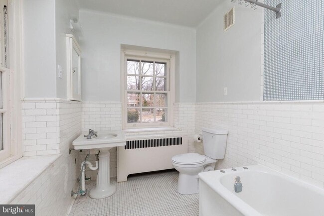 Building Photo - 6610 Wissahickon Ave
